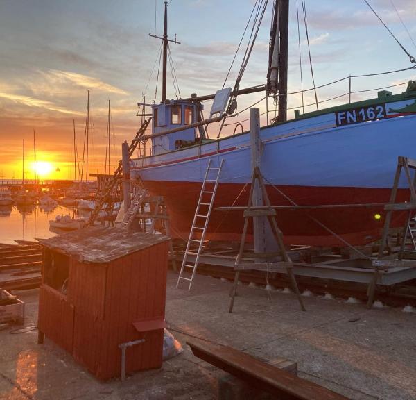 Kutter på bedding i Vesterø Havn